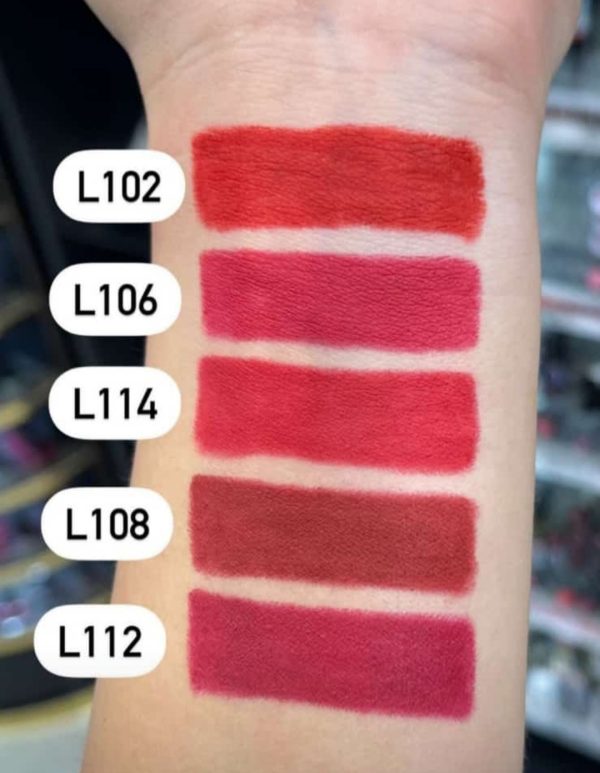 تست رنگ رژ مدادی بونومیا